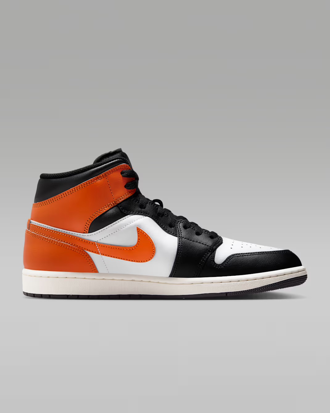 Кросівки чоловічі Air Jordan 1 Mid DQ8426-801 — фото 1