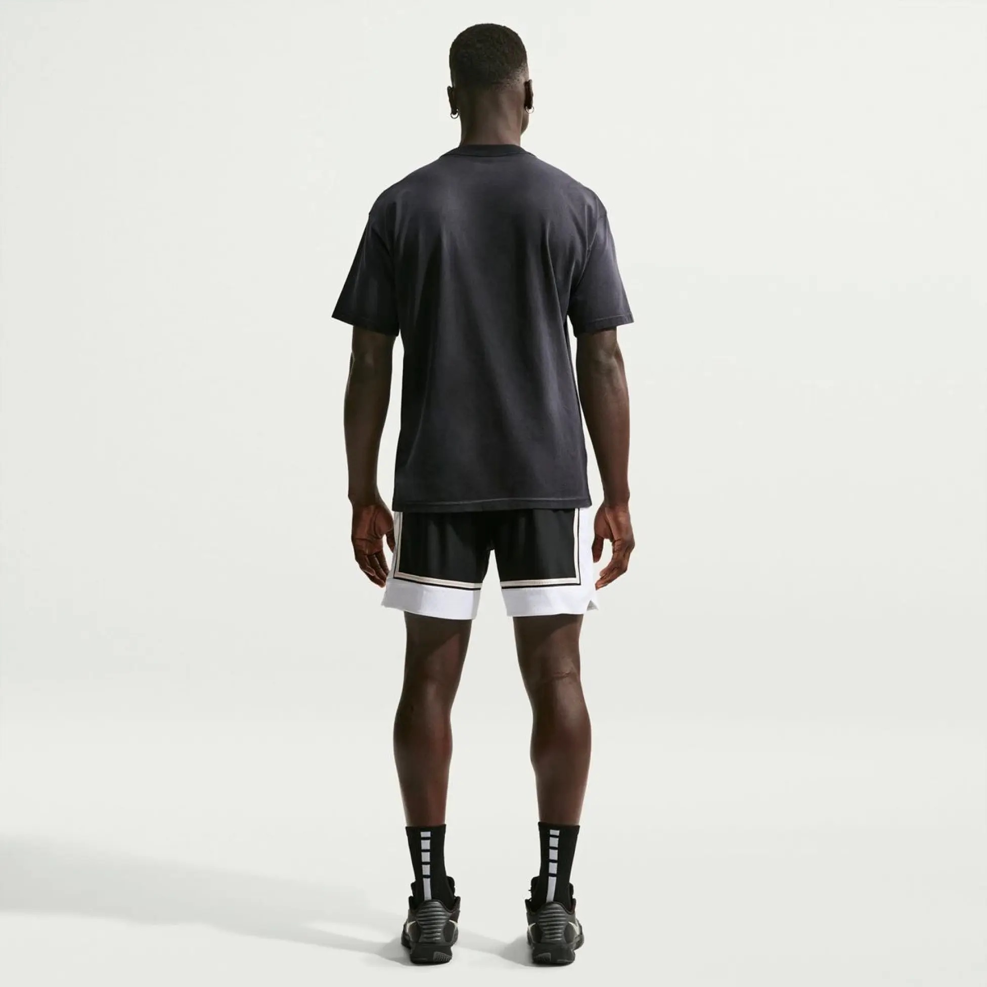 Чоловіча футболка NIKE BASKETBALL II6572-010 — фото 6