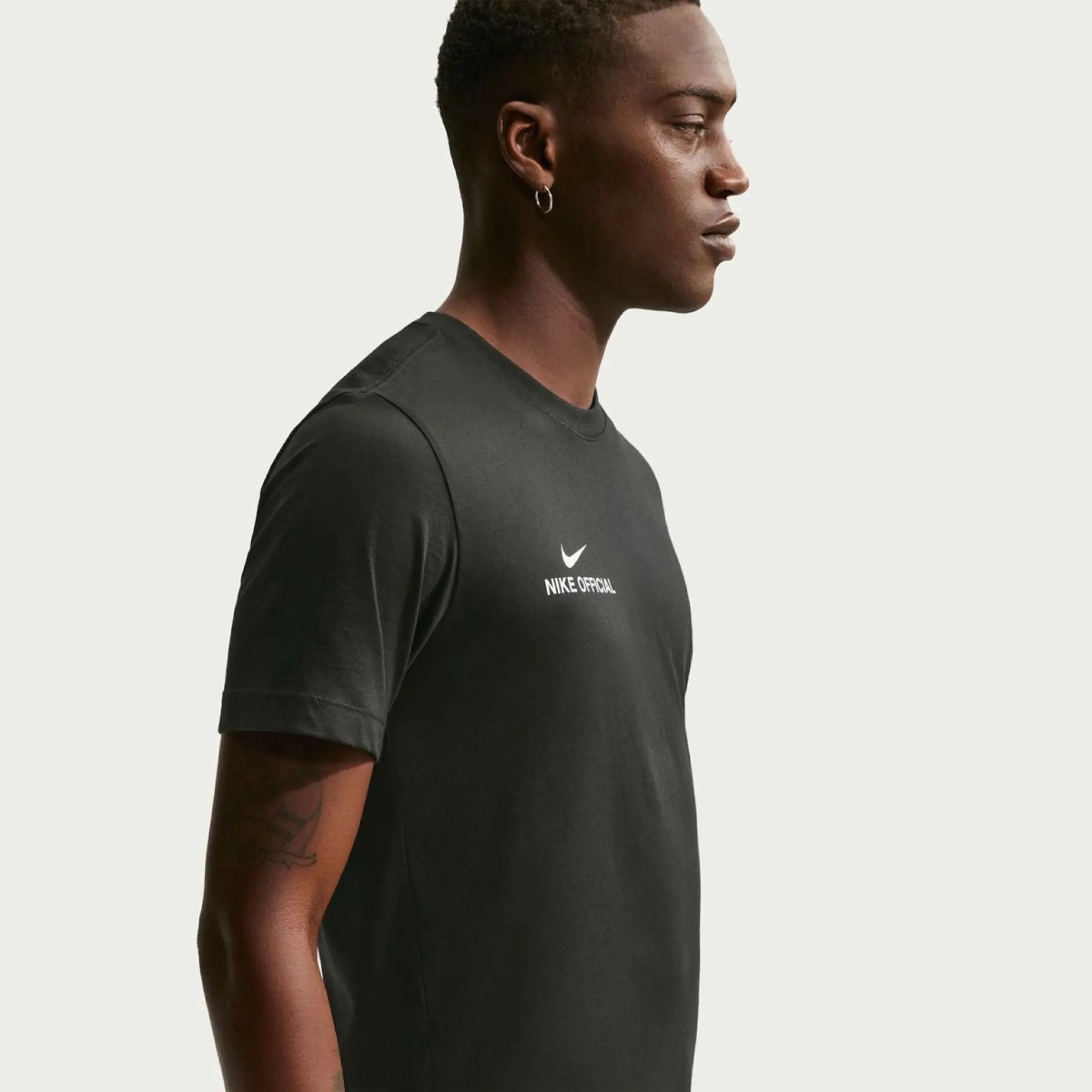Чоловіча футболка NIKE U NSW TEE STD OFFICIAL IH1143-010 — фото 4