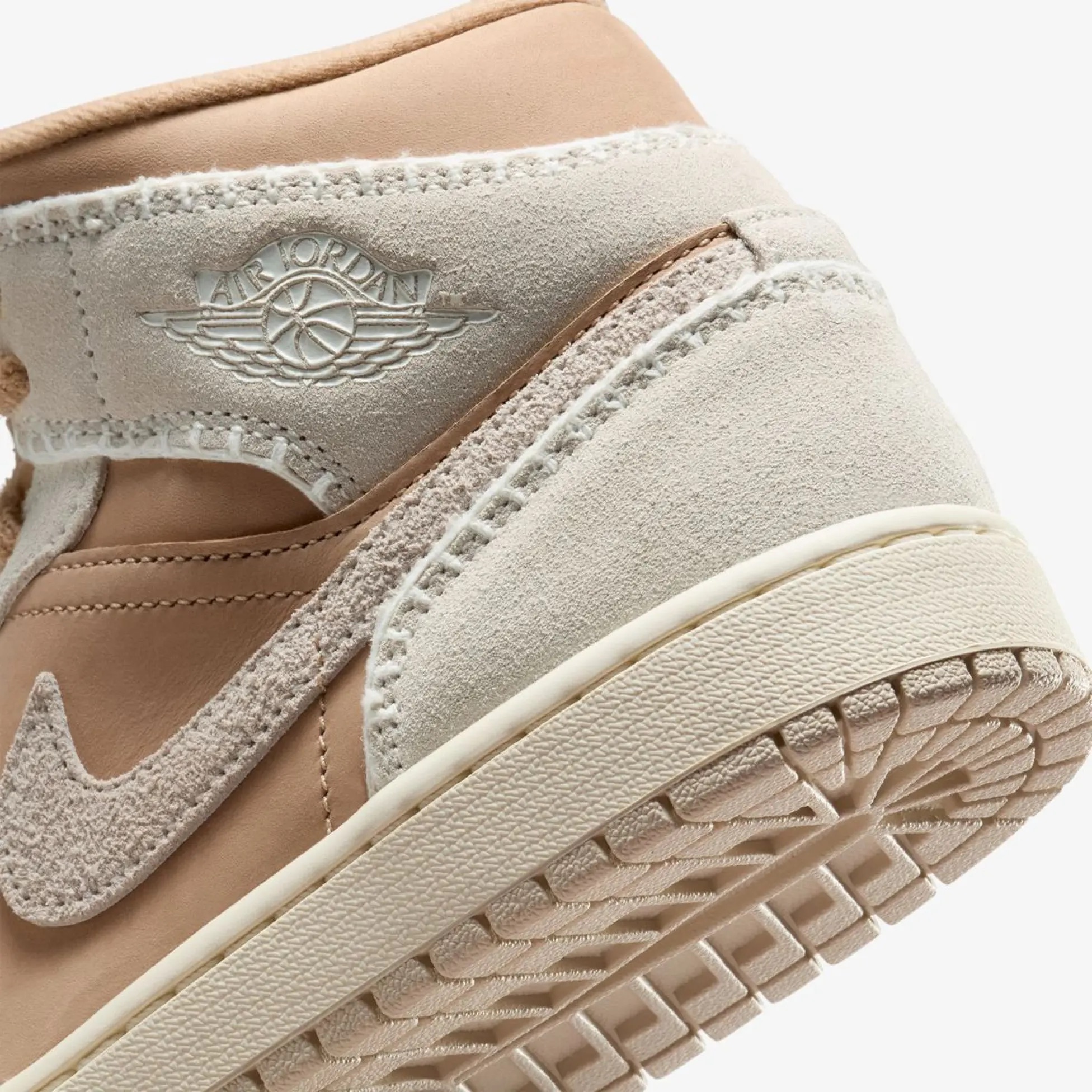 Жіночі кросівки WMNS AIR JORDAN 1 MID SE HV4269-200 — фото 9