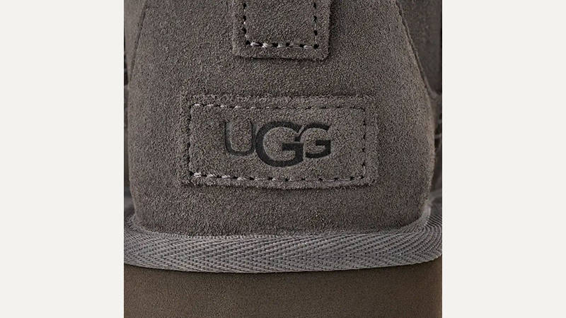 Жіноче взуття UGG UGG Classic Ultra Mini Platform Boot Charcoal — фото 5