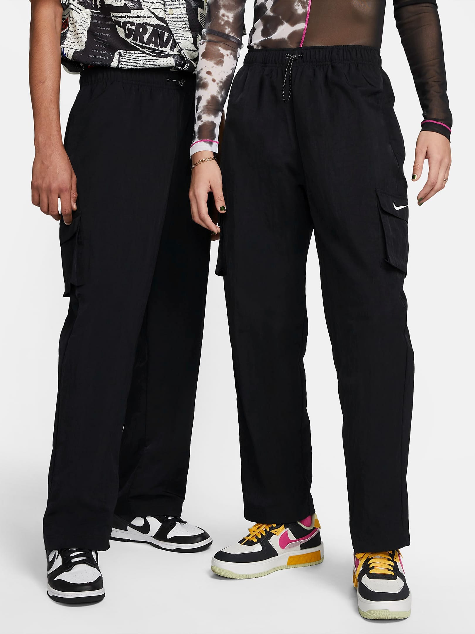 Брюки жіночі Nike High-Rise Woven Cargo Pants (DO7209-010) — фото 7