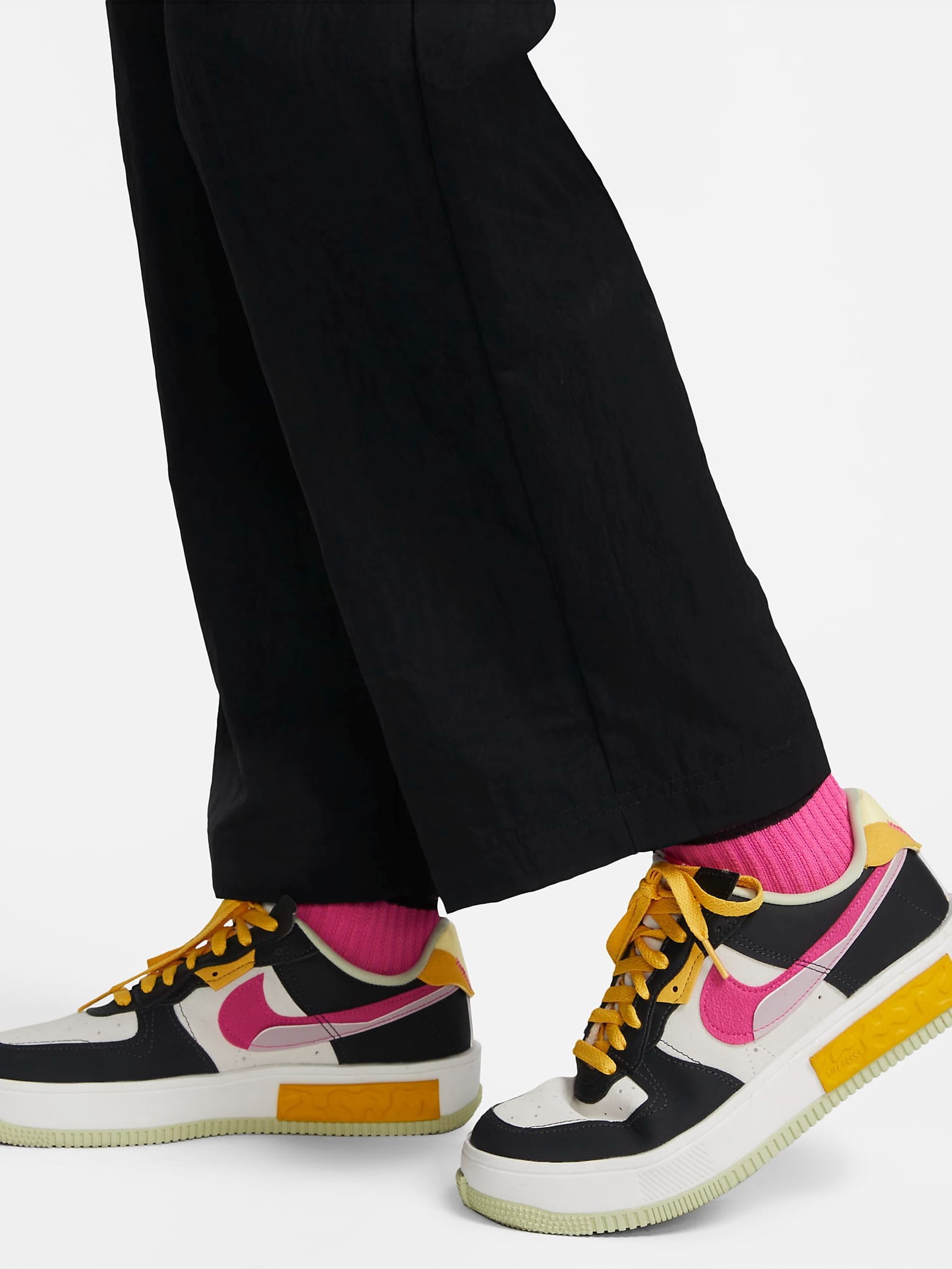 Брюки жіночі Nike High-Rise Woven Cargo Pants (DO7209-010) — фото 8