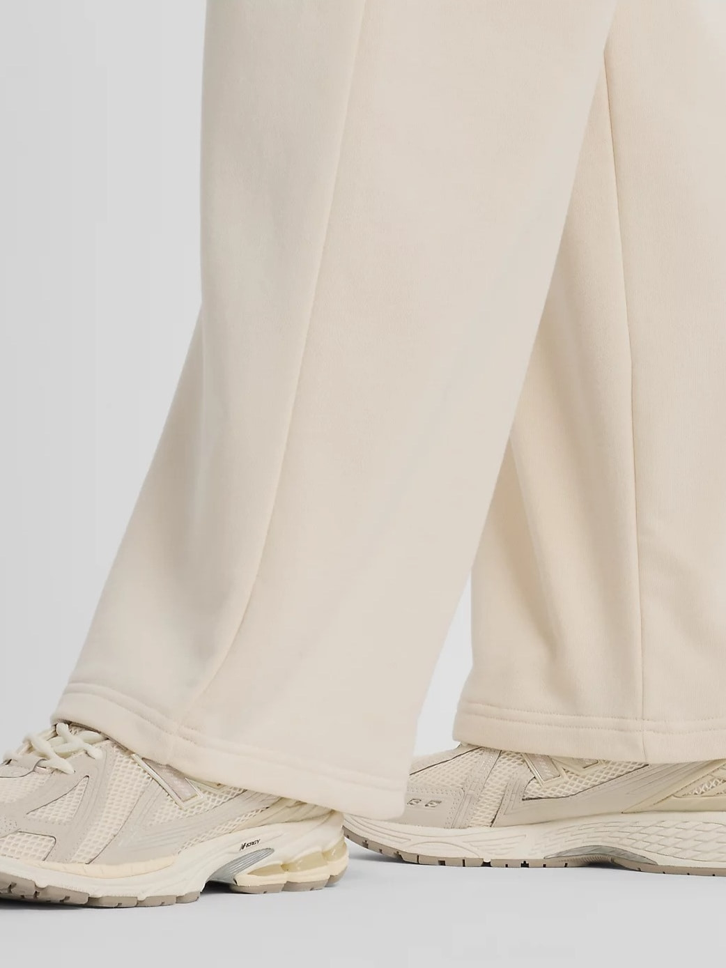 Брюки жіночі New Balance Coastal Fleece Beige (WP51503LIN) — фото 10