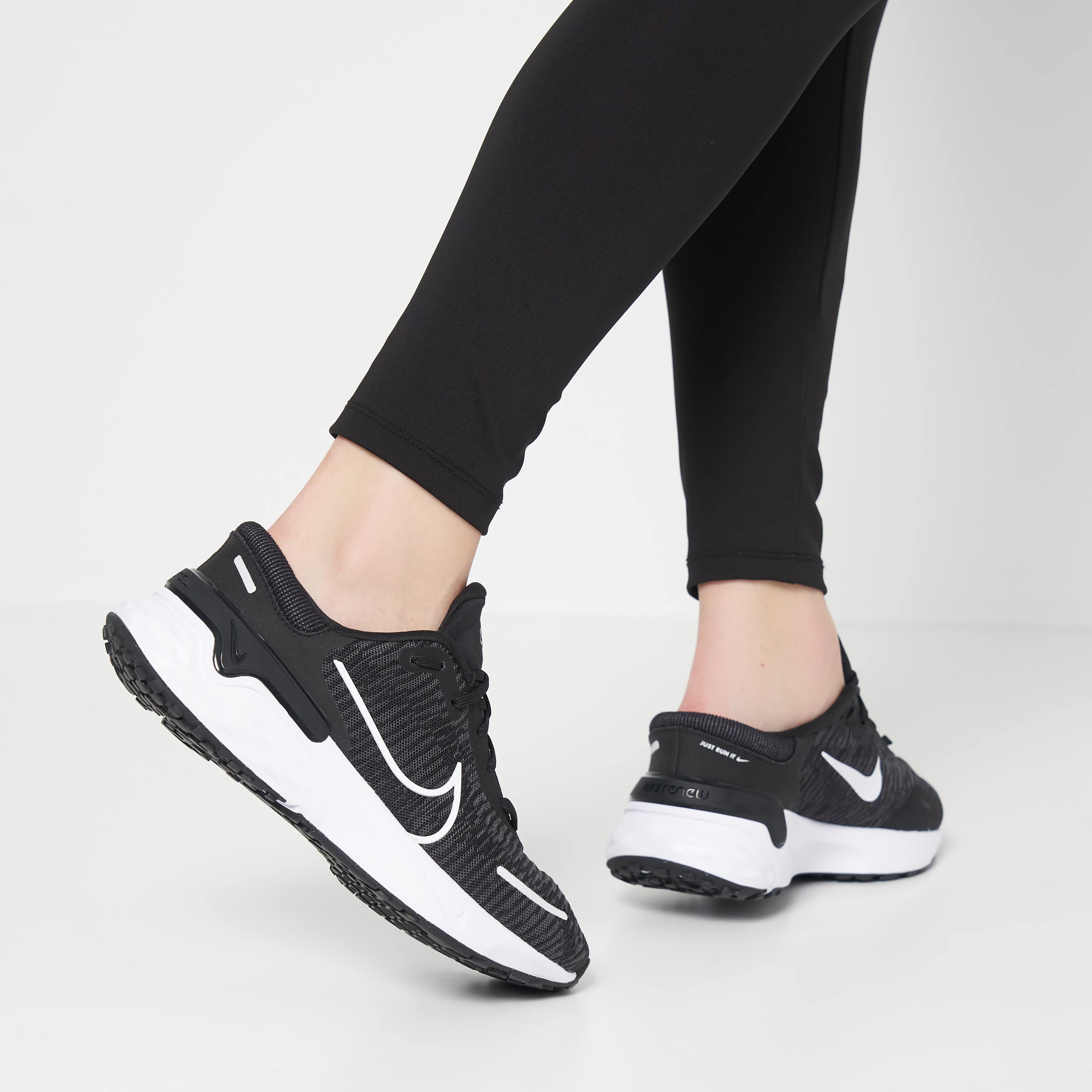 Кросівки для бігу жіночі Nike Renew Run 4 (DR2682-002) — фото 7