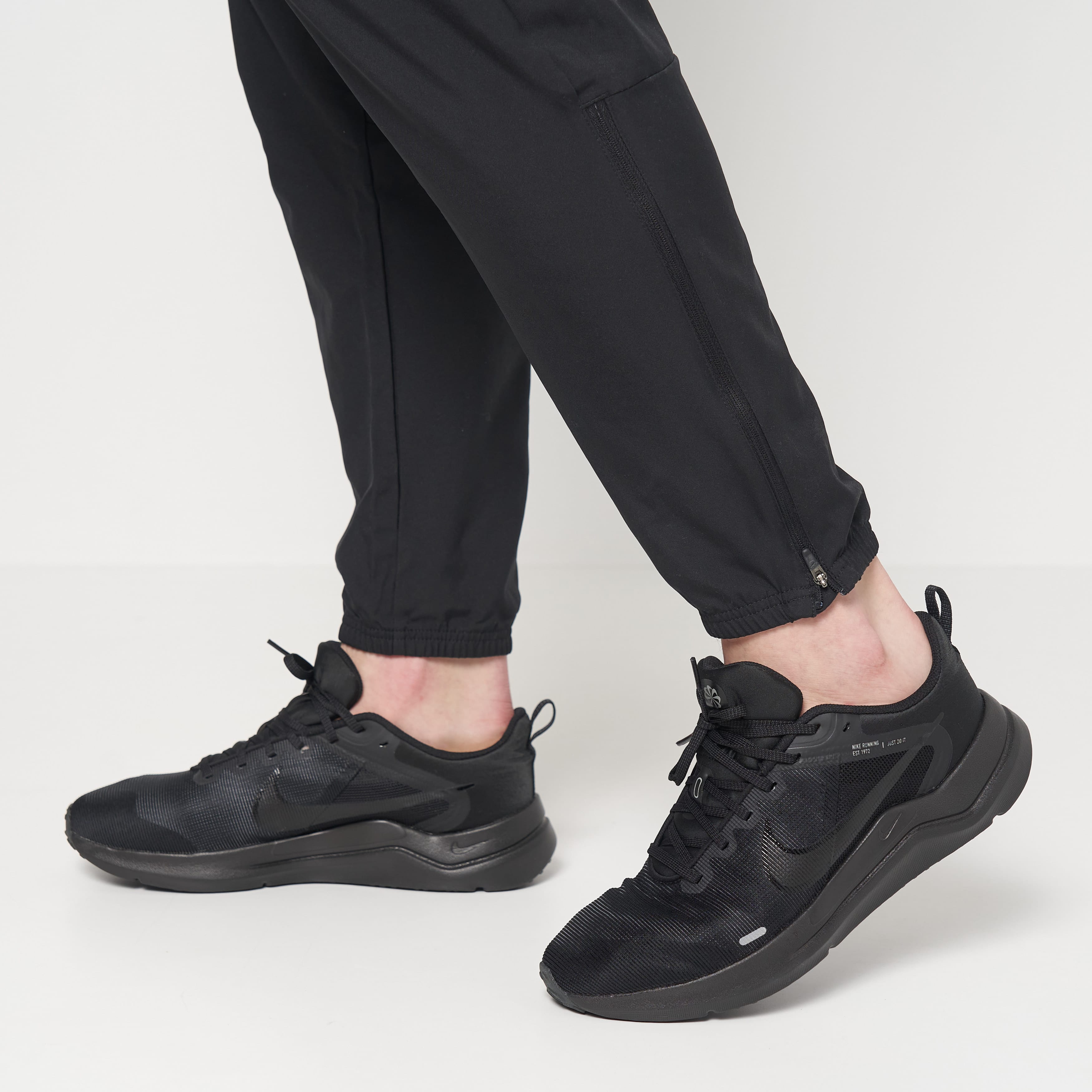 Кросівки для бігу чоловічі Nike Downshifter 12 (DD9293-002) — фото 5
