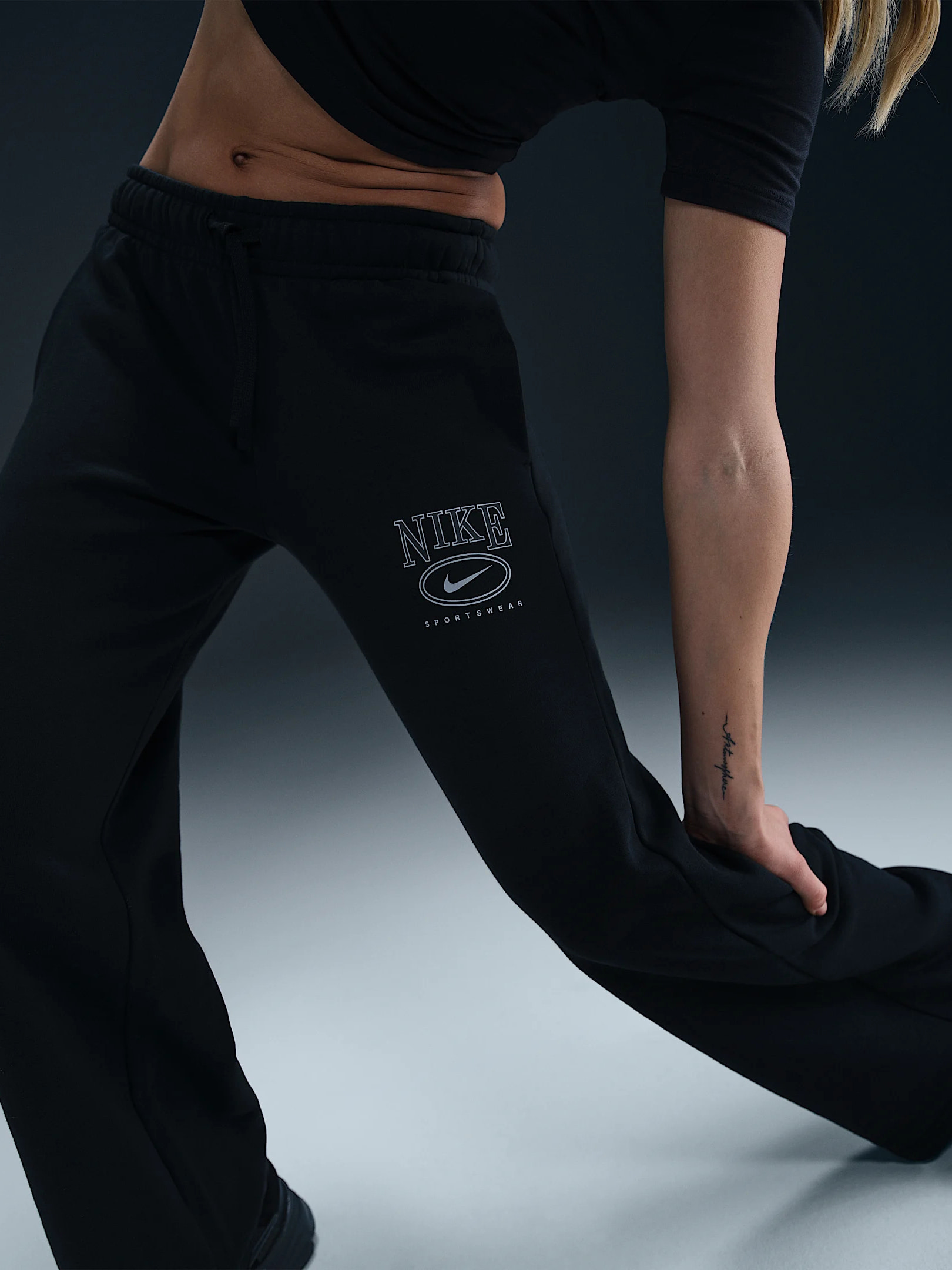 Брюки жіночі Nike Sportswear Club Fleece Mid-Rise Wide-Leg Graphic Pants (HJ0869-010) — фото 3