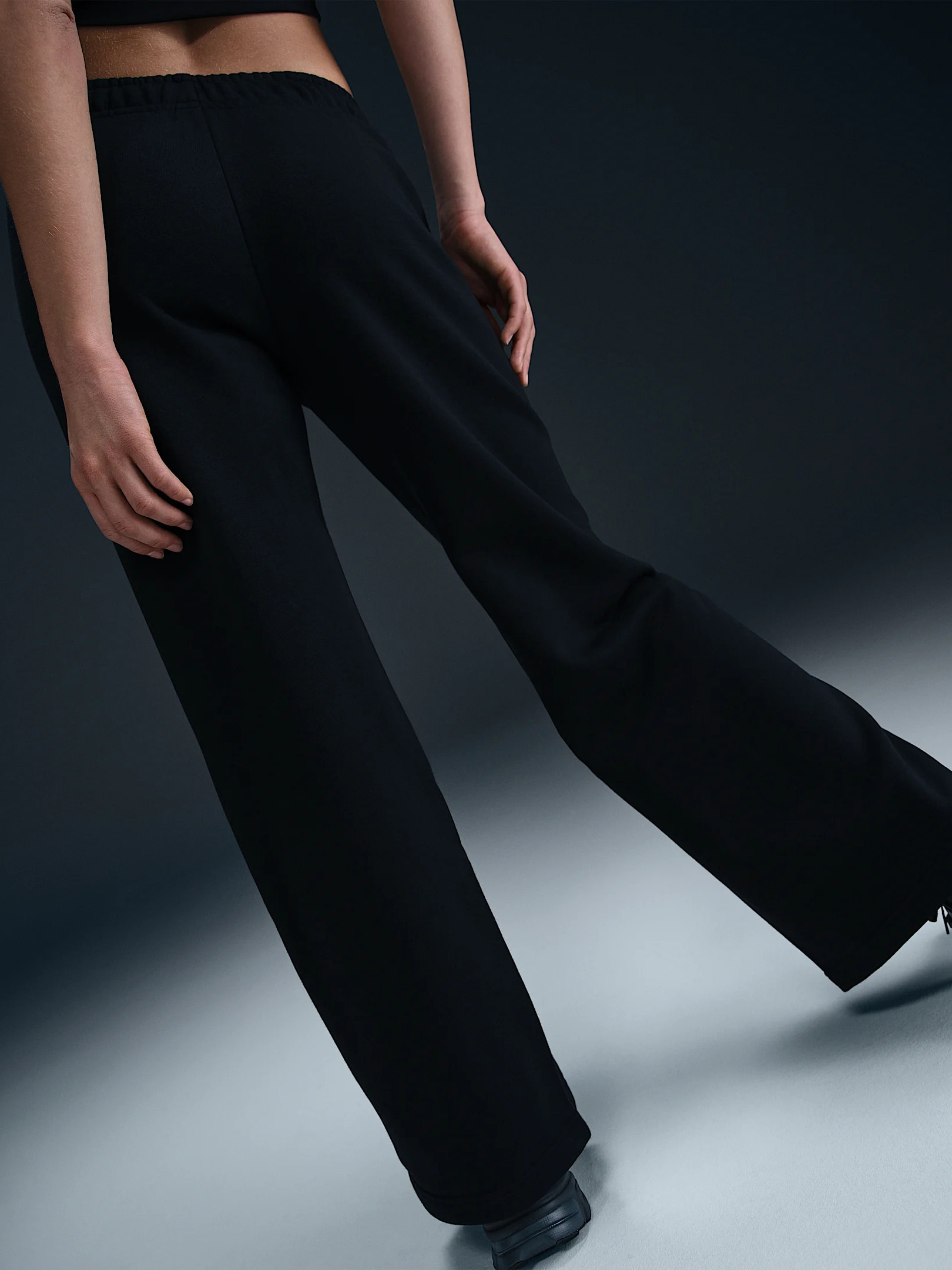 Брюки жіночі Nike Sportswear Club Fleece Mid-Rise Wide-Leg Graphic Pants (HJ0869-010) — фото 4