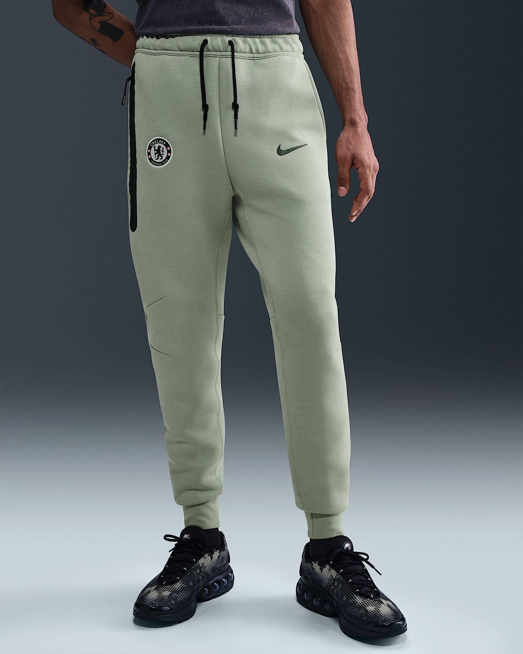 Брюки чоловічі Nike Sportswear Chelsea Fc Tech Fleece Joggers Olive (HJ6442-370) — фото 1
