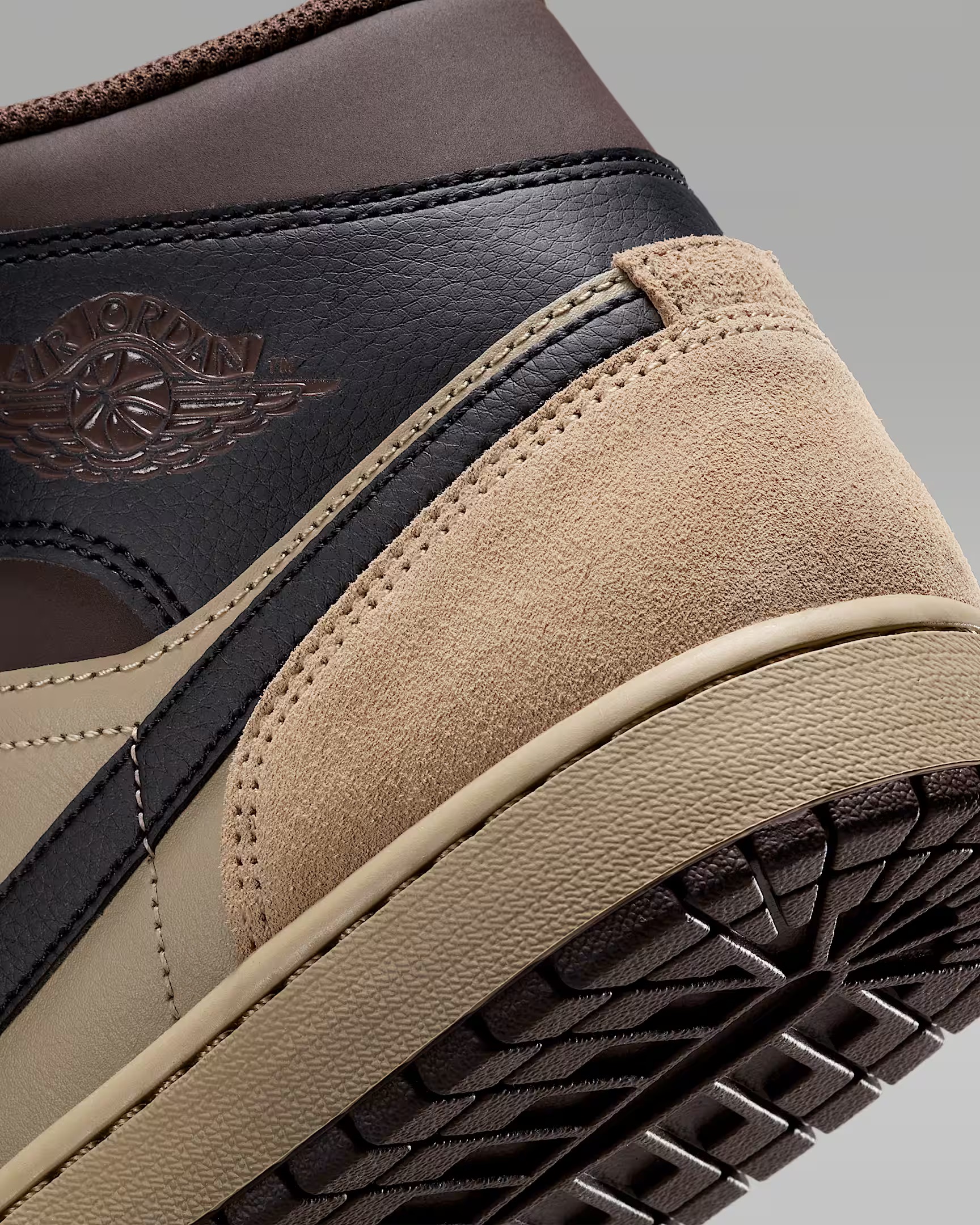 Кросівки чоловічі Air Jordan 1 Mid Men's Shoes HV6422-200, 47 — фото 9