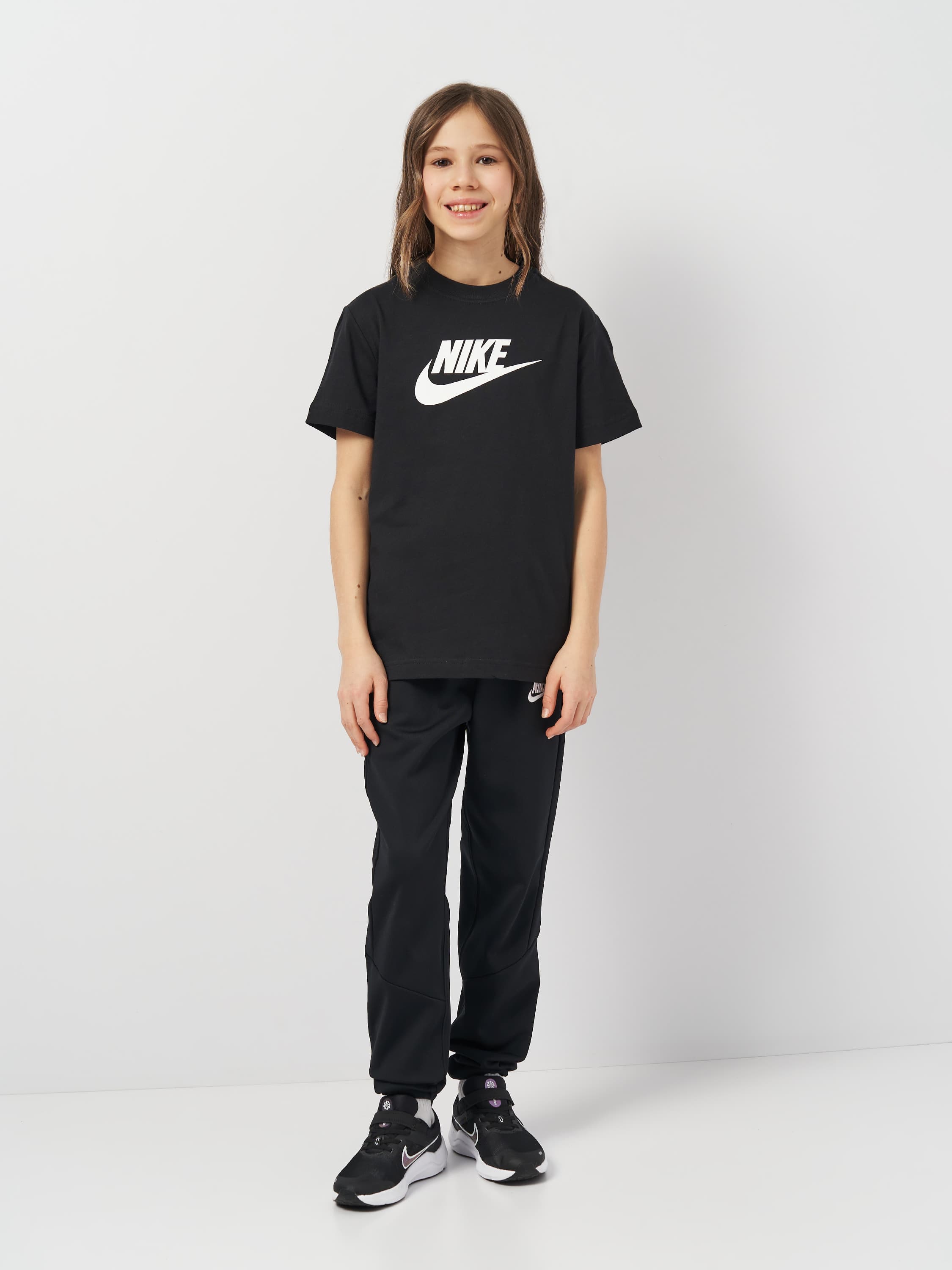Футболка підліткова Nike Sportswear Futura T-Shirt (FD0928-010) — фото 3