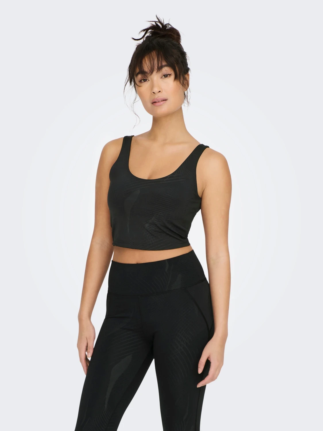 Спортивний бра ONPCATE AOP CROP TRAIN BRA TOP 15280805-Black-AOP:w. Heat print ONLY Play XS Чорний — фото 3