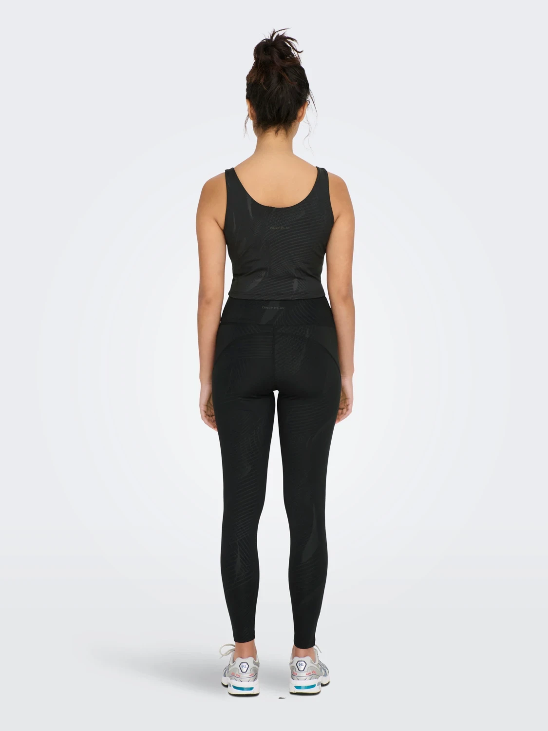 Спортивний бра ONPCATE AOP CROP TRAIN BRA TOP 15280805-Black-AOP:w. Heat print ONLY Play XS Чорний — фото 4