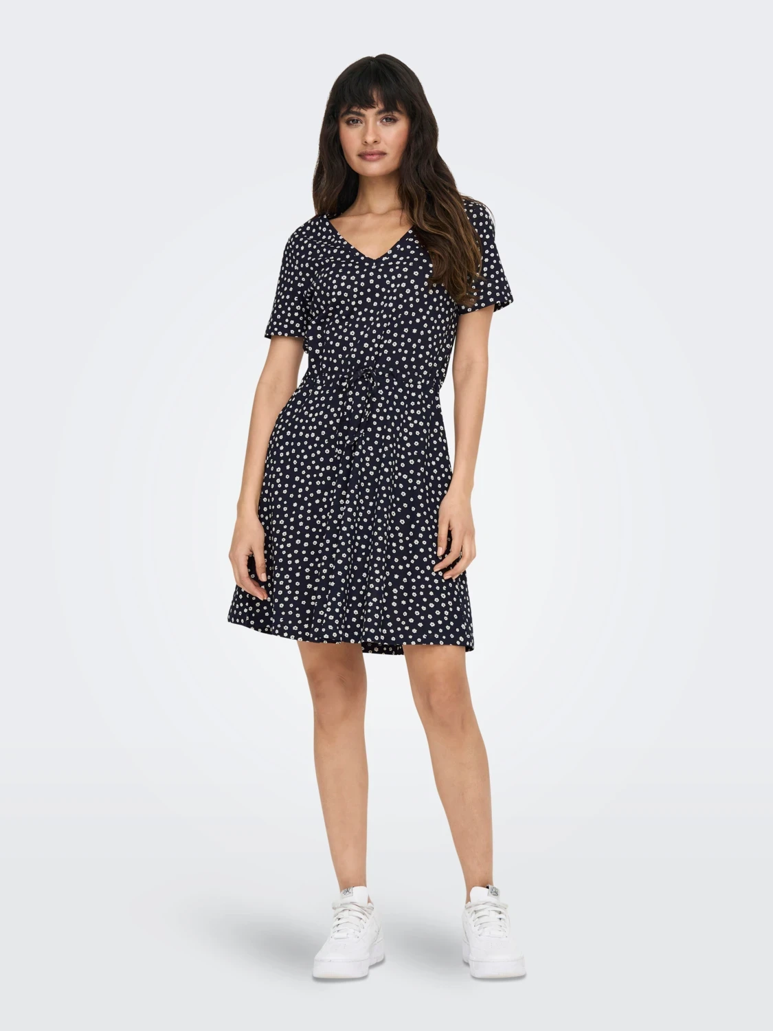 Сукня ONLMAY S/S V-NECK SHORT DRESS JRS NOOS 15286935-Night Sky-AOP:Lea flower ONLY L Темно-синій — фото 3