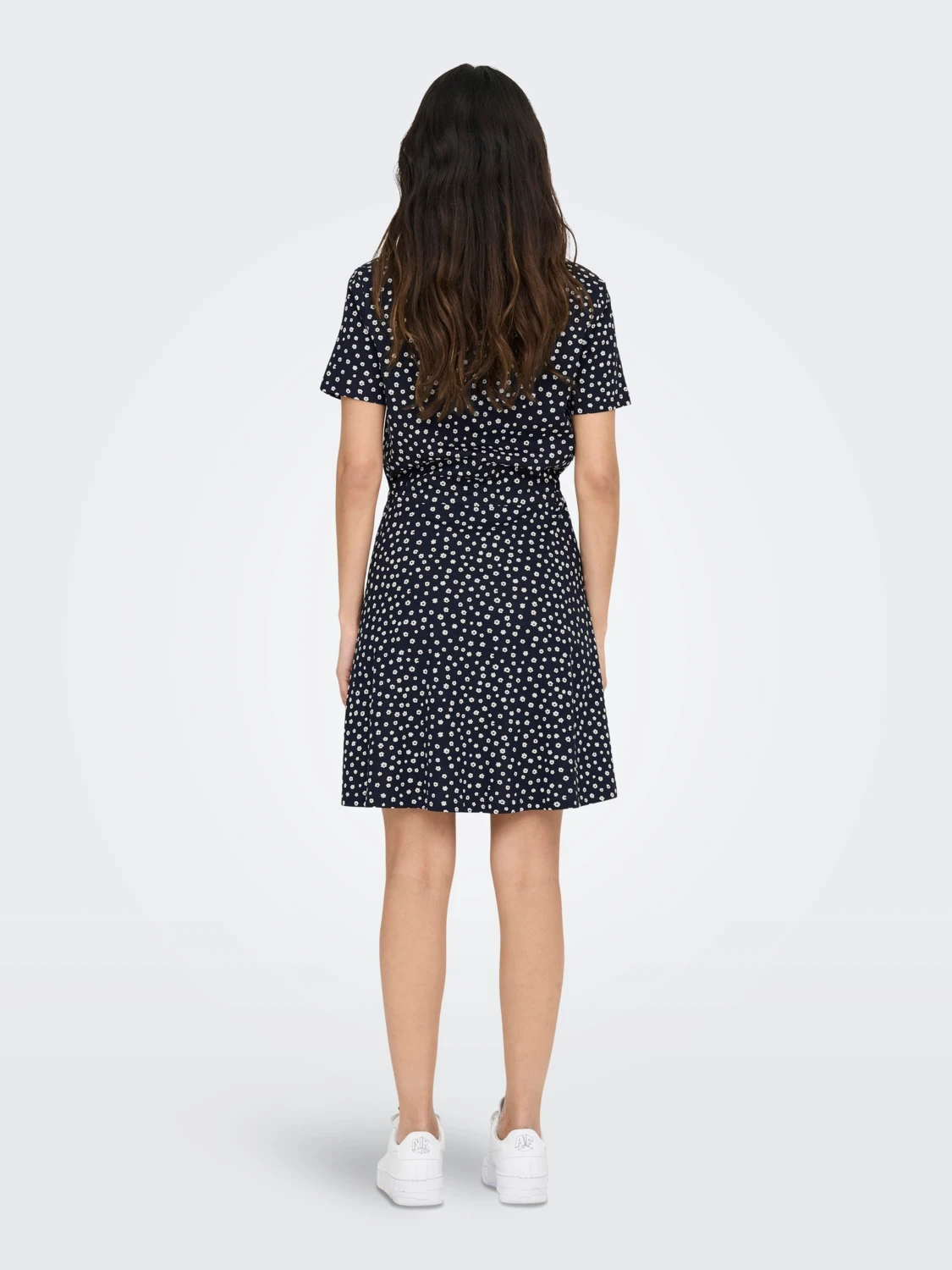 Сукня ONLMAY S/S V-NECK SHORT DRESS JRS NOOS 15286935-Night Sky-AOP:Lea flower ONLY L Темно-синій — фото 4