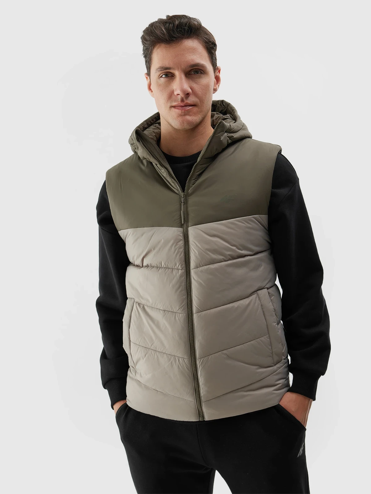 Безрукавка synthetic-fill down vest 4FWSS24TVJAM100-43S 4F M Хакі — фото 1