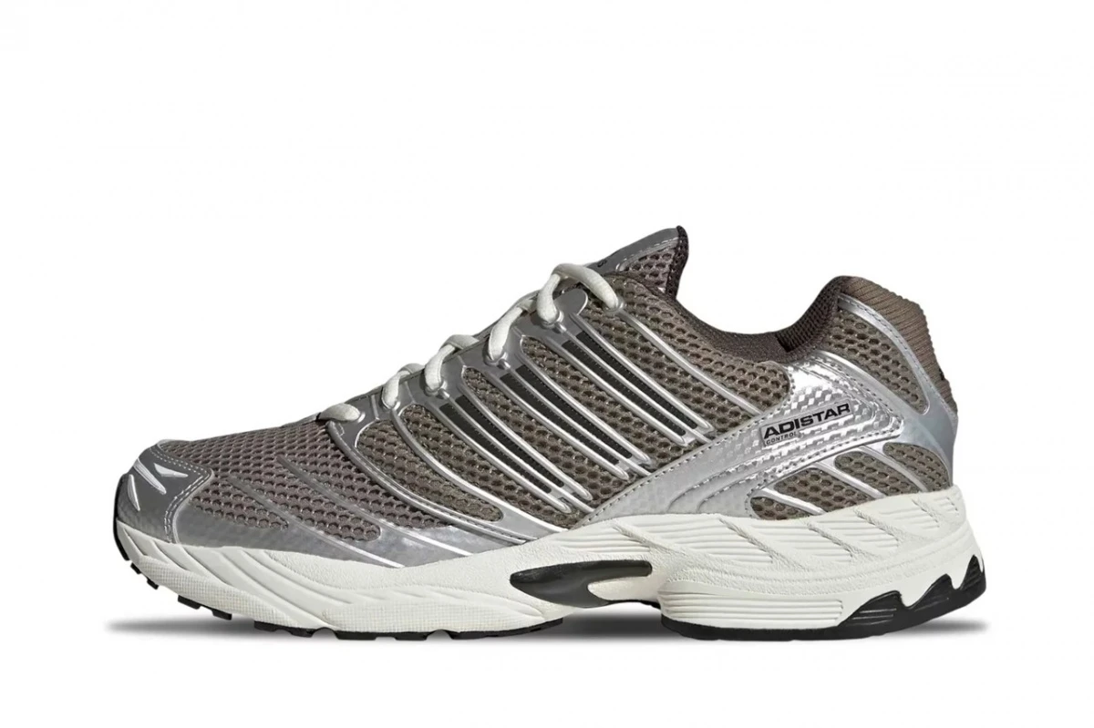 Кросівки ADISTAR CONTROL 3 HQ2723 Adidas 7,5 (41,5) Коричневий — фото 1