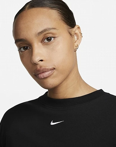 Спортивний костюм жіночий Nike Sportswear Essential Women's Short-Sleeve T-Shirt (DV7882-010) — фото 5