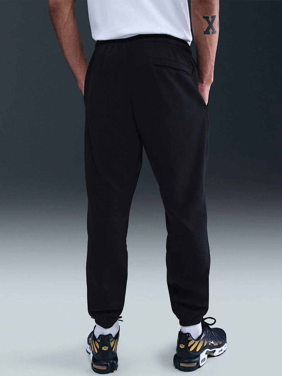 Брюки чоловічі Nike Club Cuffed Brushed Fleece (FN3808-010) — фото 3