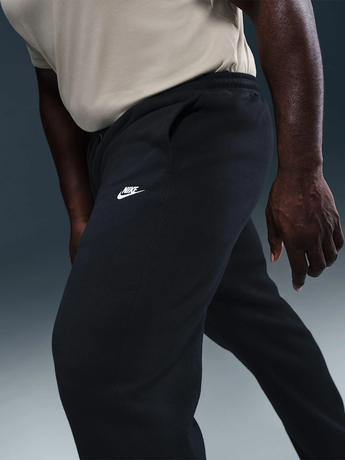 Брюки чоловічі Nike Club Cuffed Brushed Fleece (FN3808-010) — фото 4