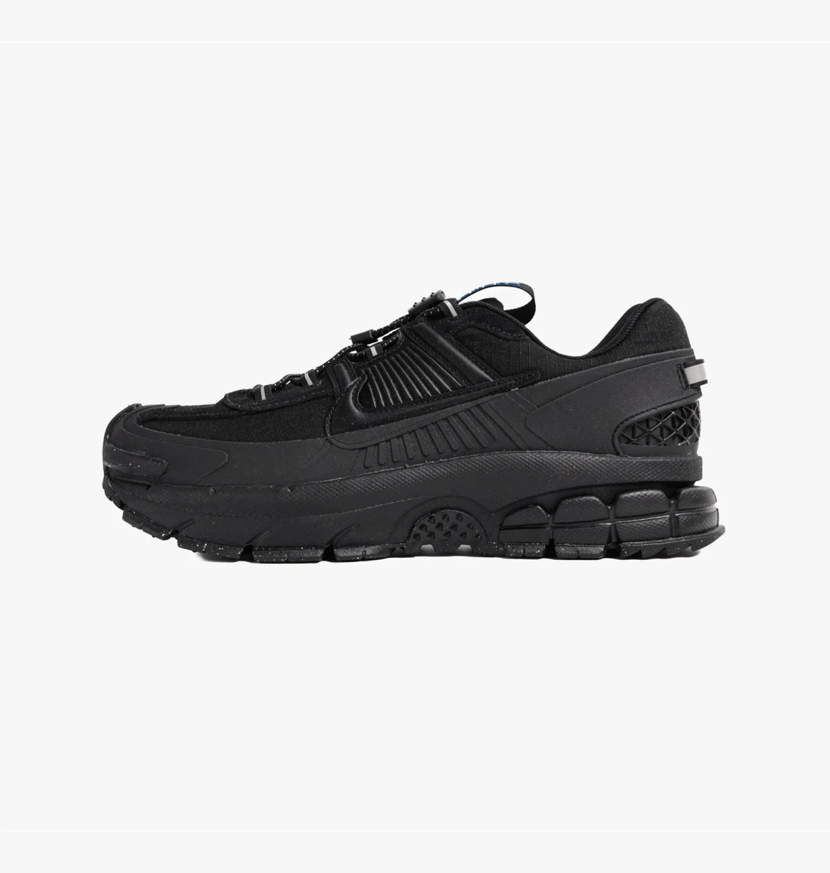 Кросівки чоловічі Nike Zoom Vomero Roam Triple Black — фото 1