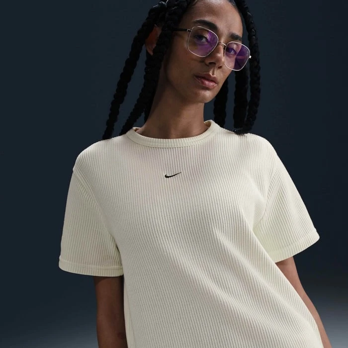 Футболка жіноча Nike Chll Wfl Ss Beige (HJ3838-134) — фото 1