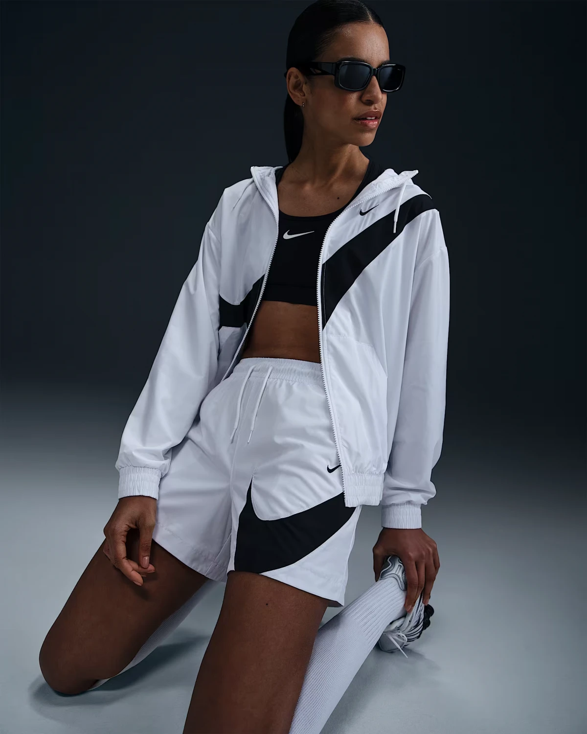 Шорти жіночі Nike Sportswear Classic Woven Logo White (HM8979-100) — фото 1