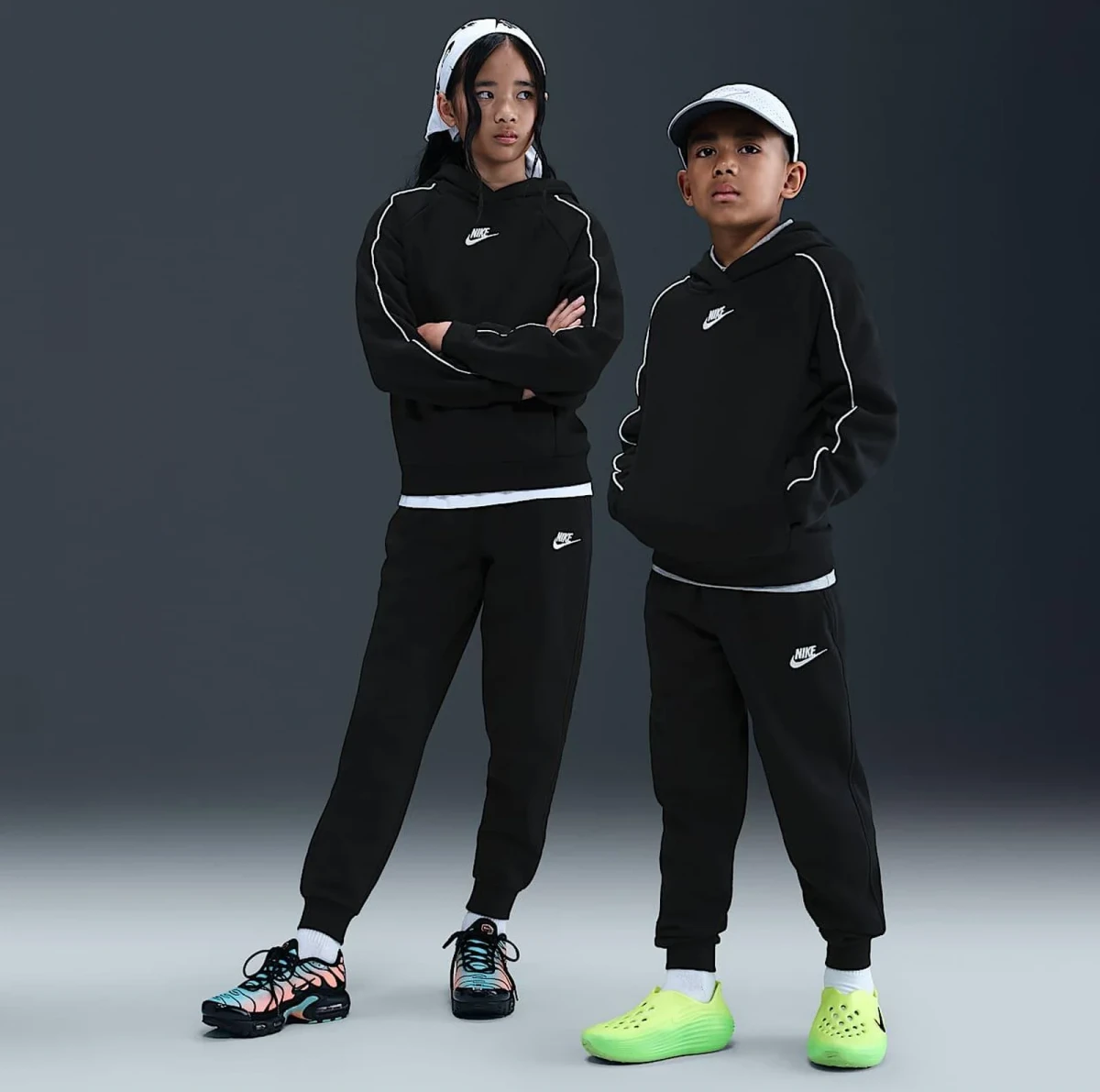 Спортивний костюм дитячий Nike Club Flc Hdy Black (HQ9318-010) — фото 1