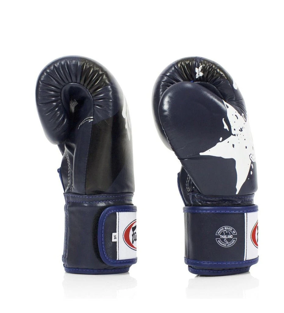 Боксерські рукавиці Fairtex BGV1 Nation Print Blue 14 унцій (бинти в комплекті) — фото 9