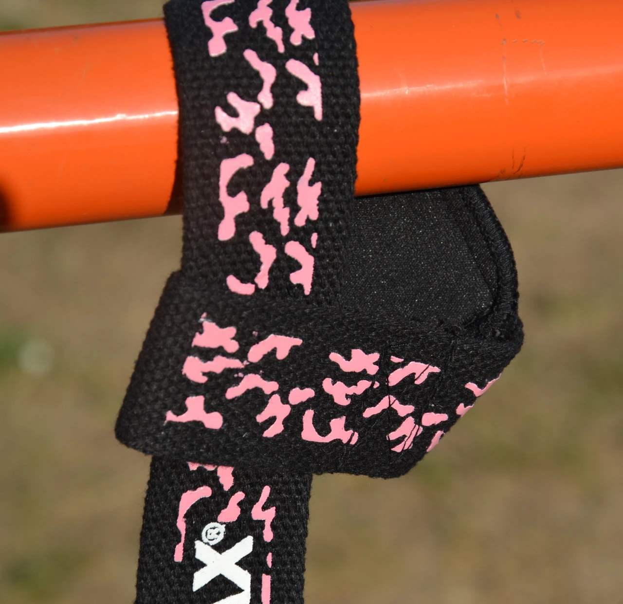 Лямки для тяги MadMax Camo Power Wrist Straps Camo/Pink — фото 9