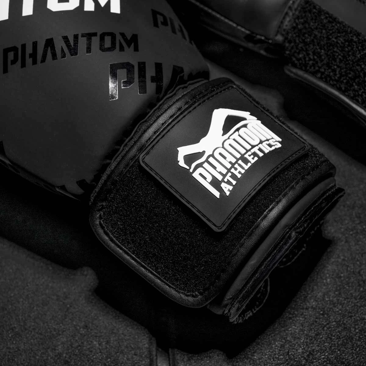 Боксерські рукавиці Phantom APEX Velcro Black 12 унцій (Бинти 4м. в подарунок) — фото 10
