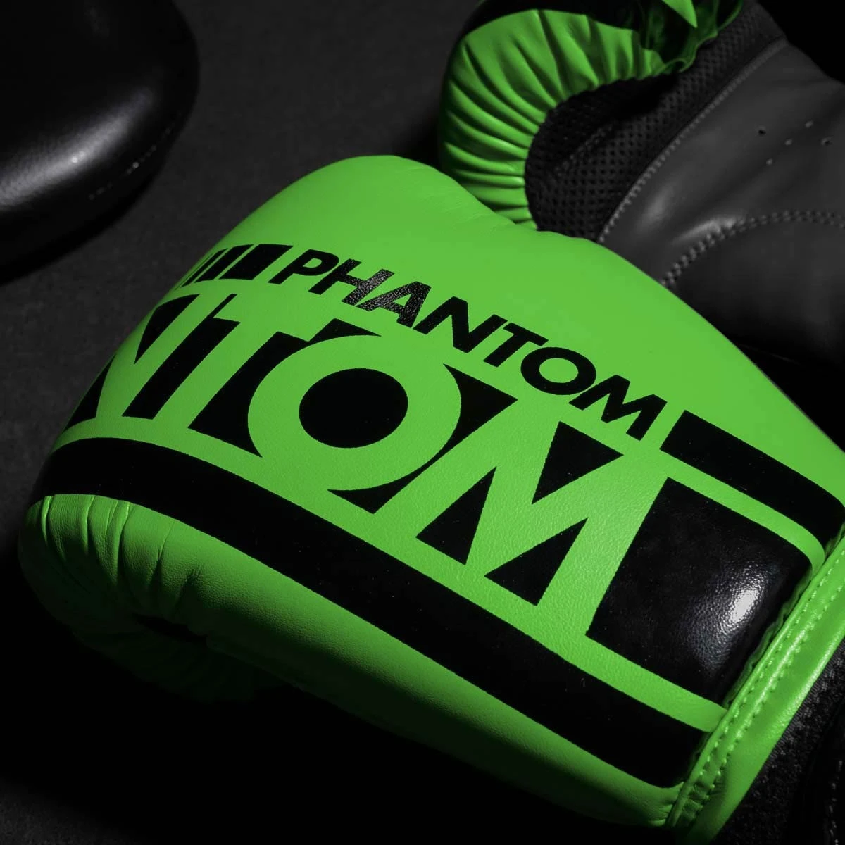 Боксерські рукавиці Phantom APEX Neon Green 14 унцій (капа в подарунок) — фото 5