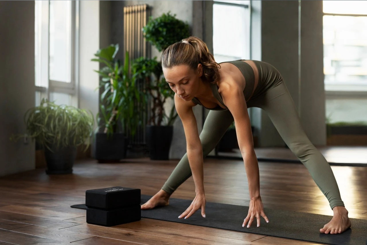 Блок для йоги PowerPlay 4006 Yoga Brick Чорний — фото 8