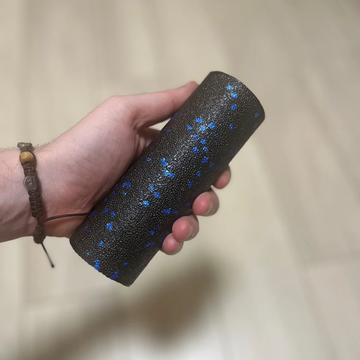 Масажний ролик (роллер) гладкий PowerPlay PP-4346 Mini EPP Foam Roller Чорно/Синій (15x5,3см.) — фото 6