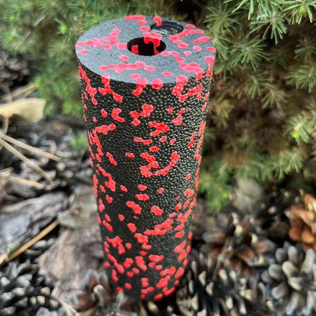 Масажний ролик (роллер) гладкий PowerPlay PP-4346 Mini EPP Foam Roller Чорно/Червоний (15x5,3см.) — фото 4