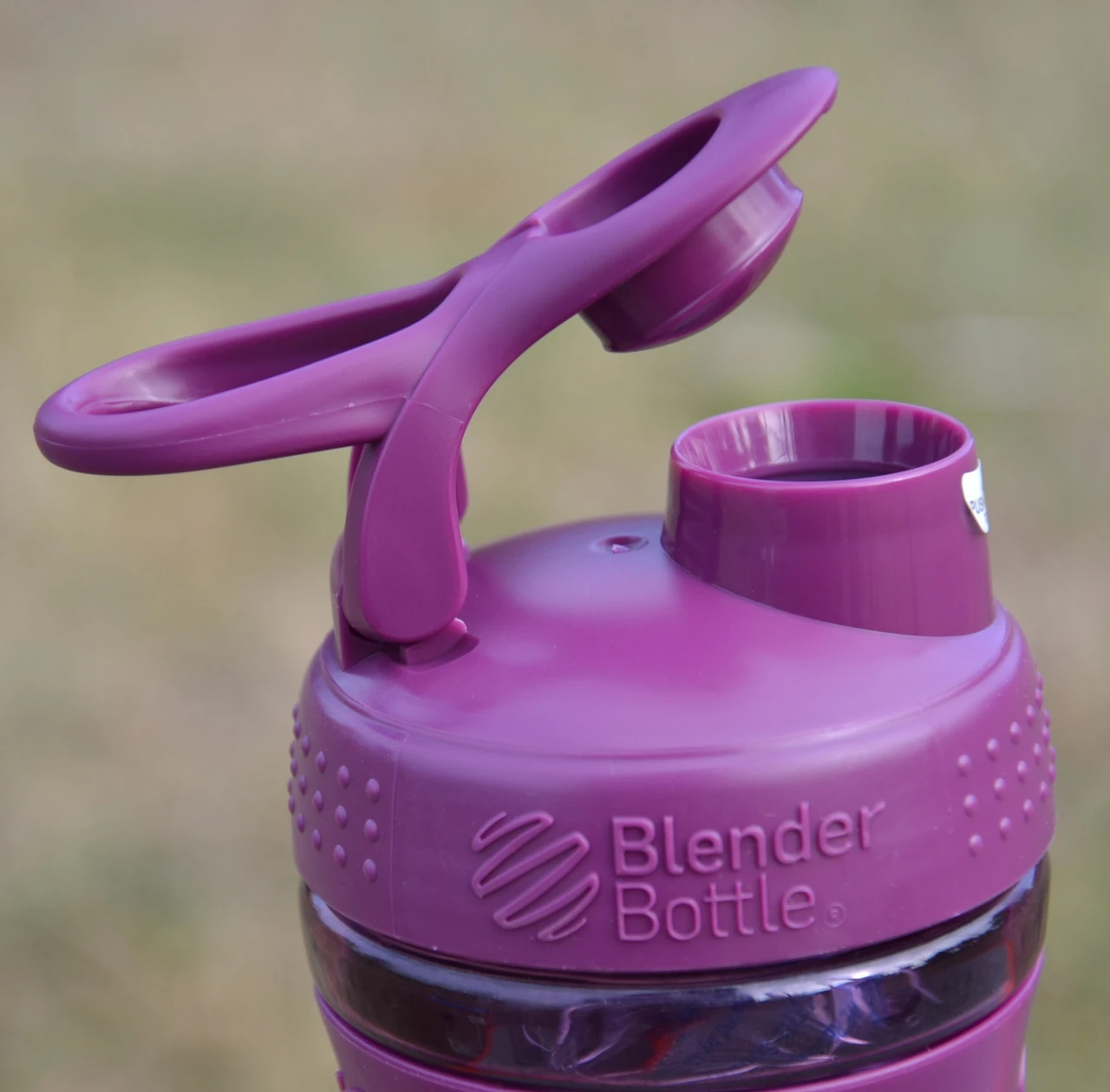 Шейкер спортивний (пляшка) BlenderBottle SportMixer Flip 20oz/590ml Plum — фото 7