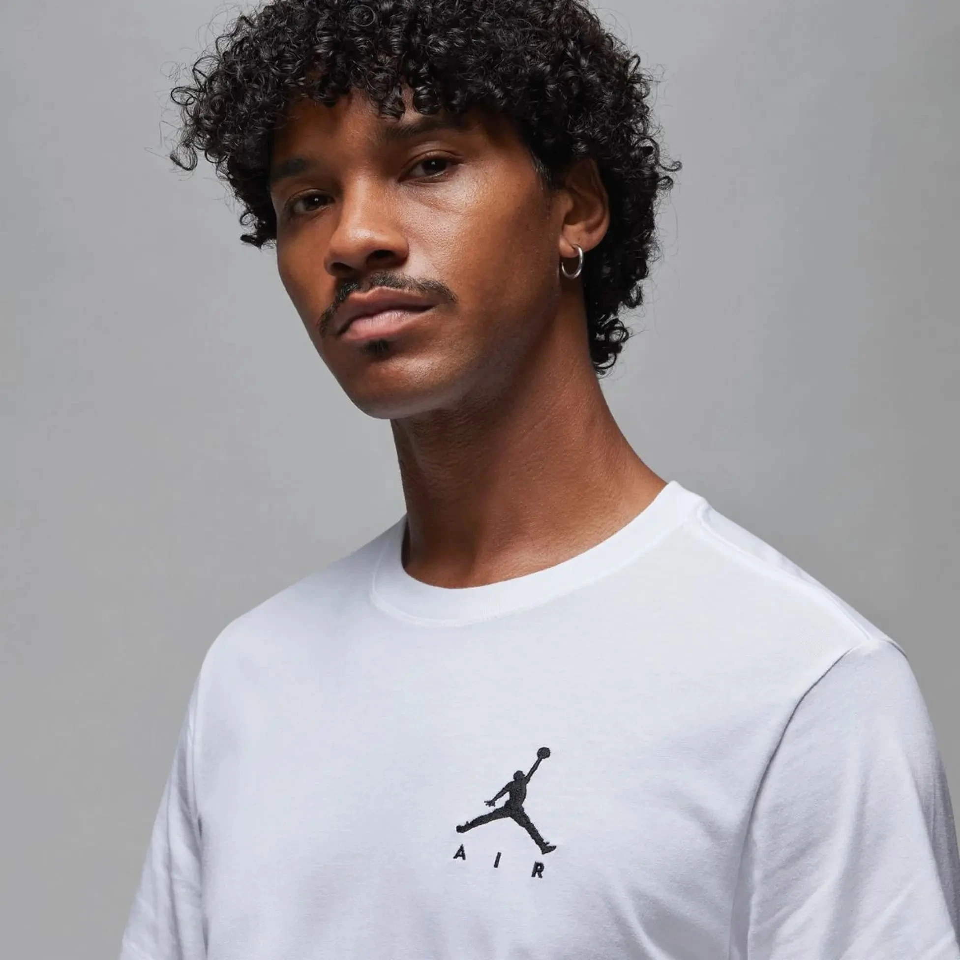 Футболка чоловіча Jordan M J Jumpman Air Embrd Tee (AH5296-100) — фото 4