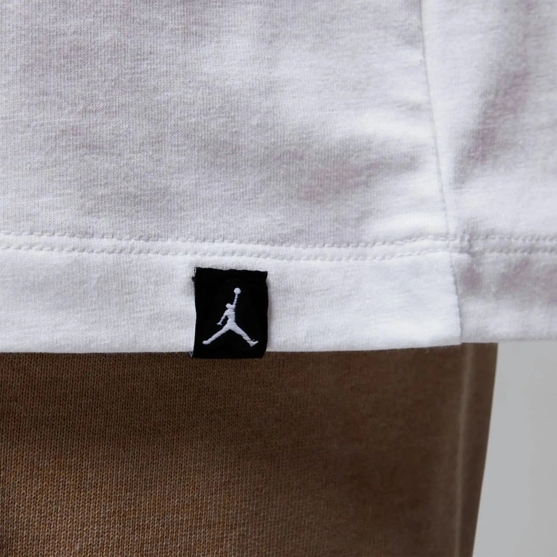 Футболка чоловіча Jordan M J Jumpman Air Embrd Tee (AH5296-100) — фото 6