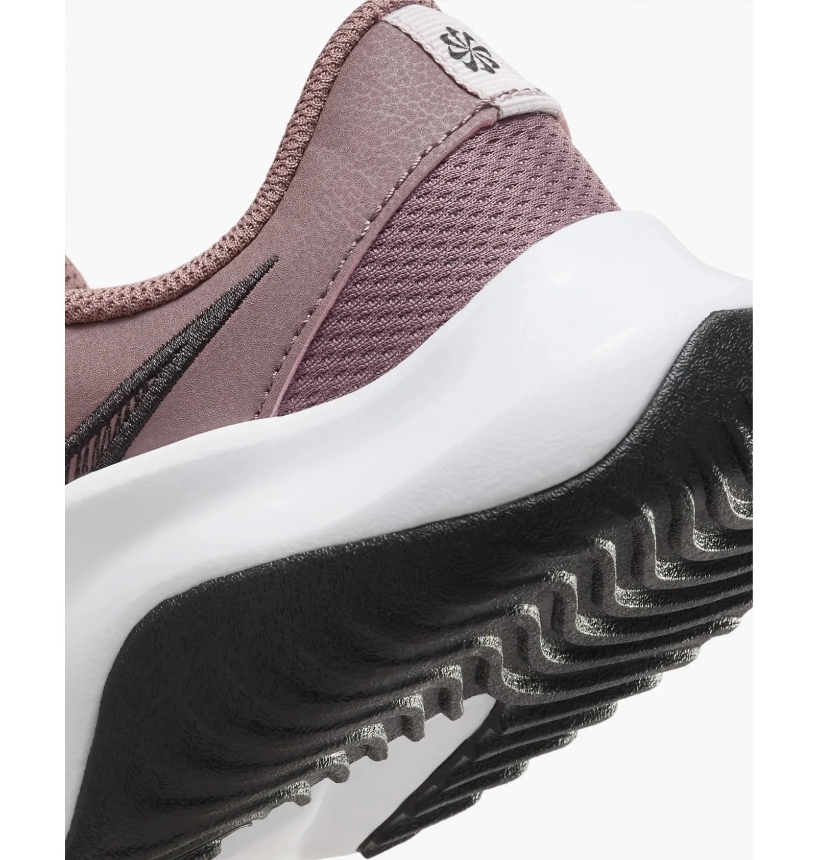 Кросівки жіночі Nike Legend Essential 3 Next Nature (DM1119-200) — фото 9