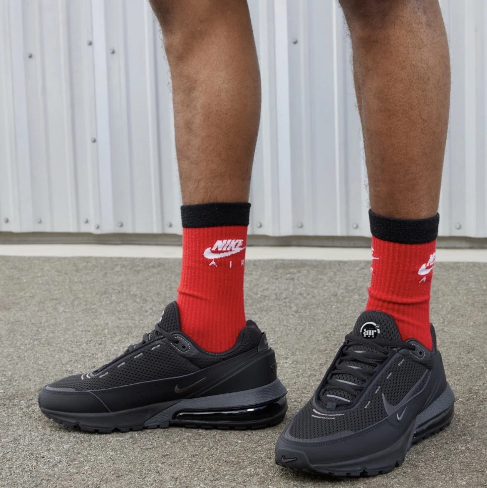 Кросівки чоловічі Nike Air Max Pulse Surfaces In A “Black/Anthracite” Colorway (DR0453-003) — фото 12