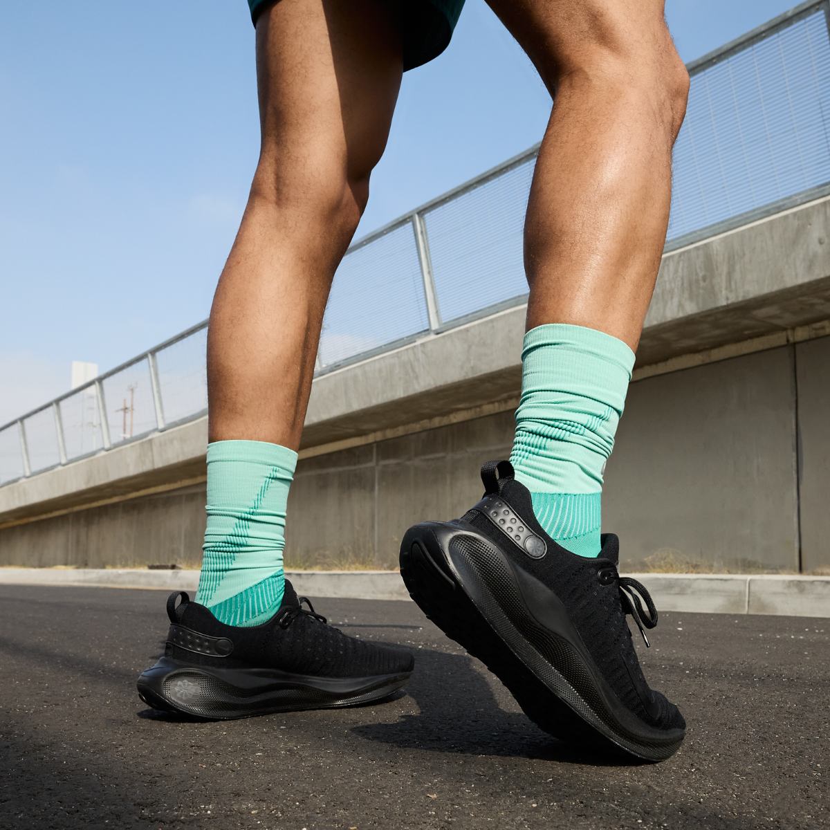 Кросівки для бігу чоловічі Nike Road Running Shoes (DR2665-004) — фото 11