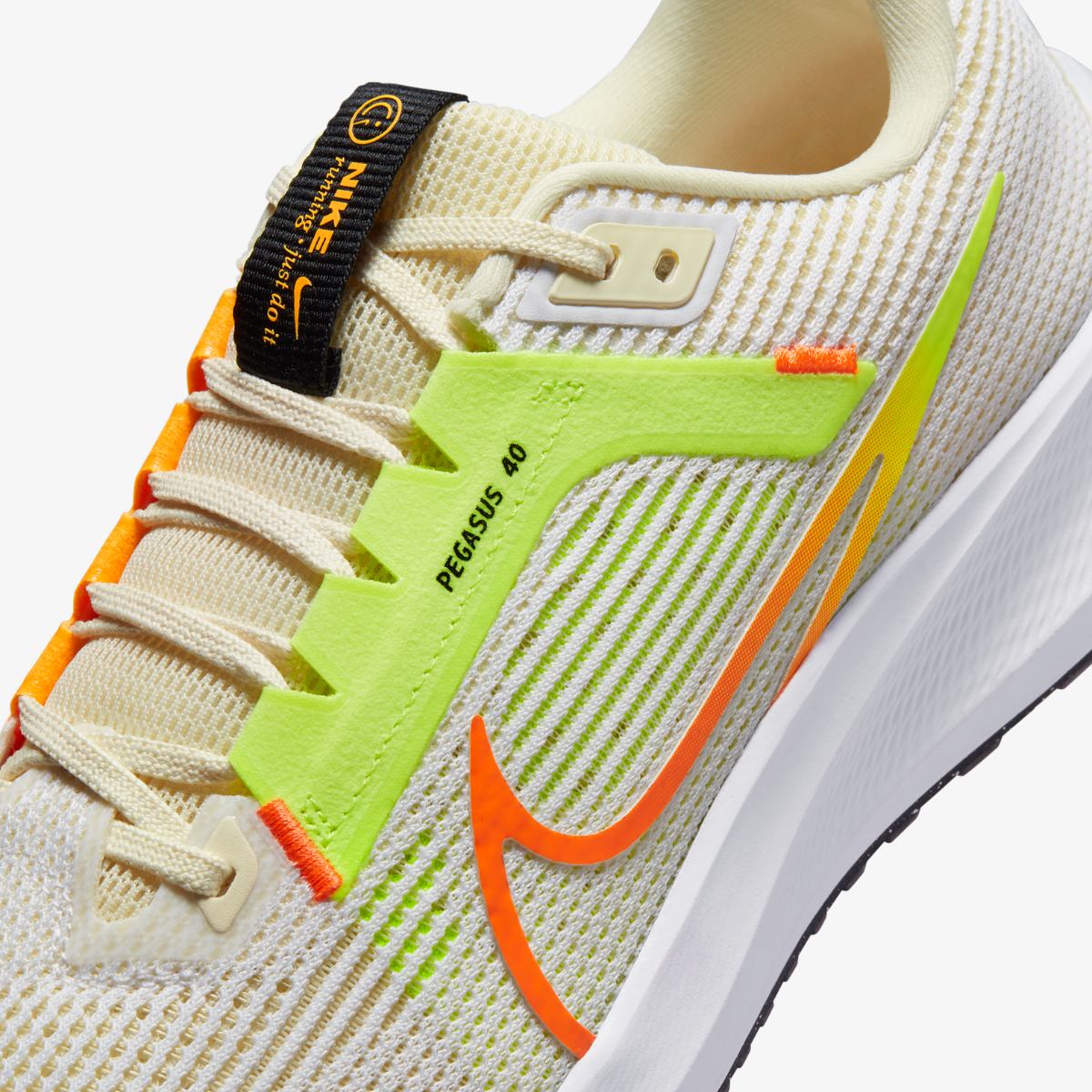 Кросівки для бігу чоловічі Nike Pegasus 40 (DV3853-101) — фото 11