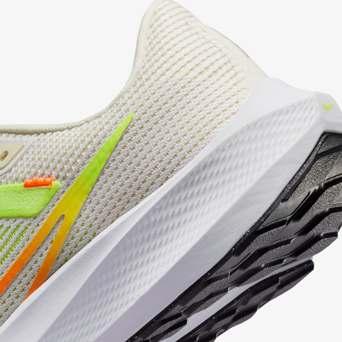 Кросівки для бігу чоловічі Nike Pegasus 40 (DV3853-101) — фото 9