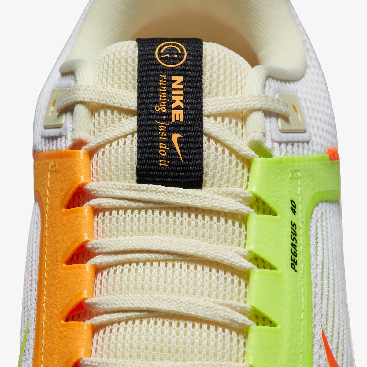 Кросівки для бігу чоловічі Nike Pegasus 40 (DV3853-101) — фото 10