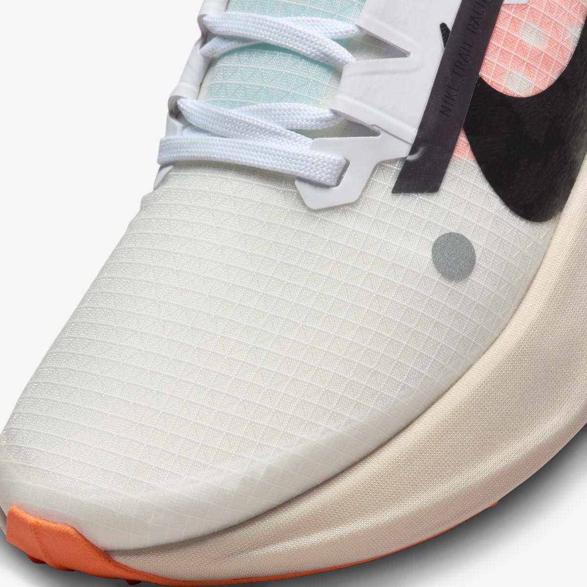 Кросівки чоловічі Nike Ultrafly (DX1978-100) — фото 9