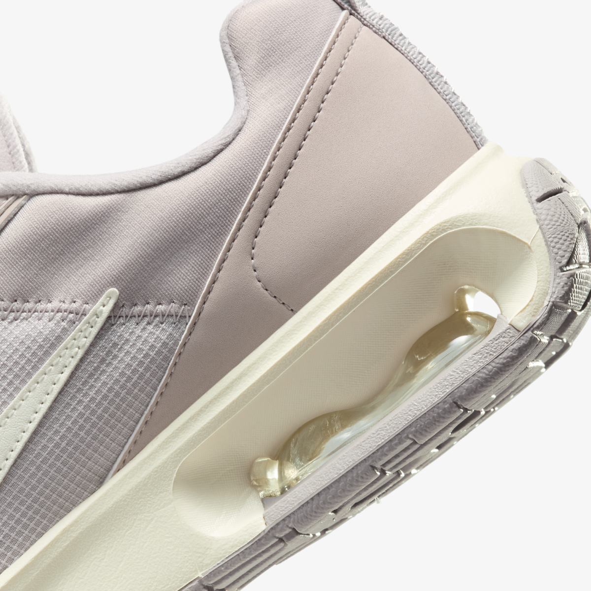 Кросівки жіночі Nike W Air Max Intrlk Lite (DX3705-003) — фото 4
