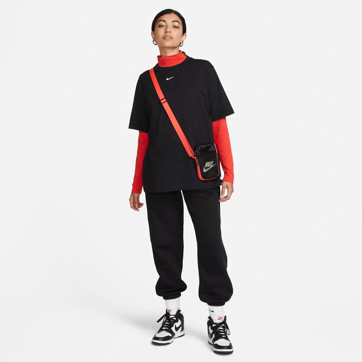Жіноча футболка Nike Sportswear Essential Tee FD4149-010 — фото 6