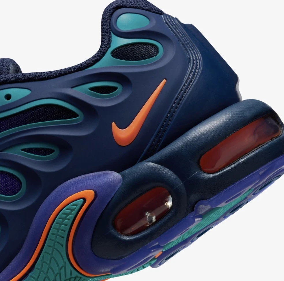 Кросівки чоловічі Nike Air Max Plus Drift (FD4290-400) — фото 9