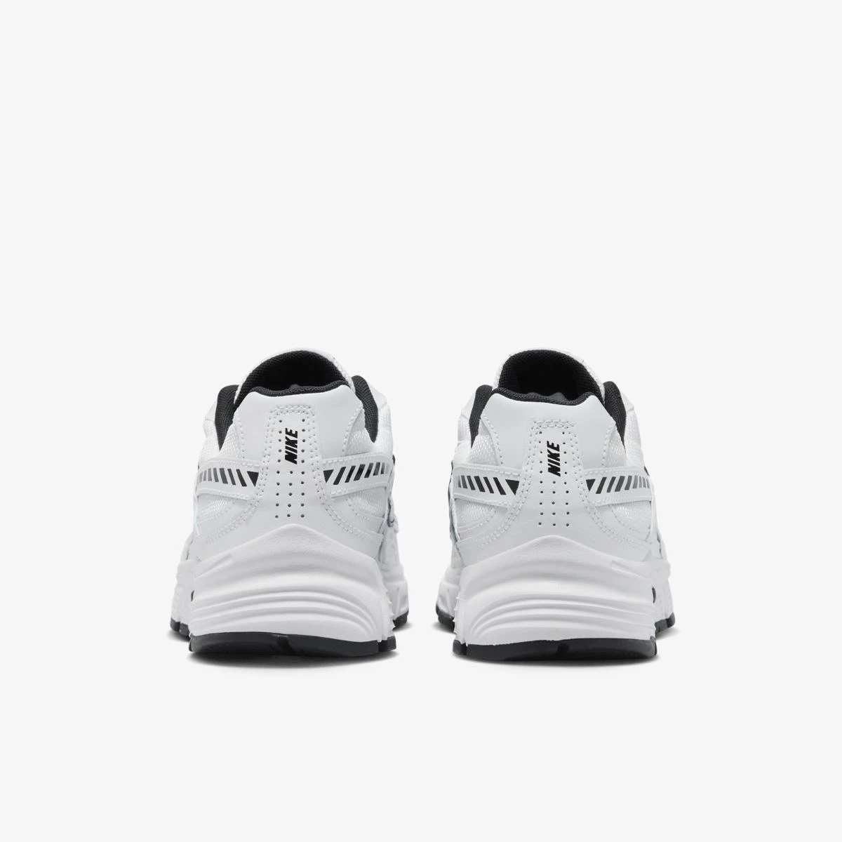 Кросівки Nike Wmns Initiator 'White Metallic Silver' — фото 15