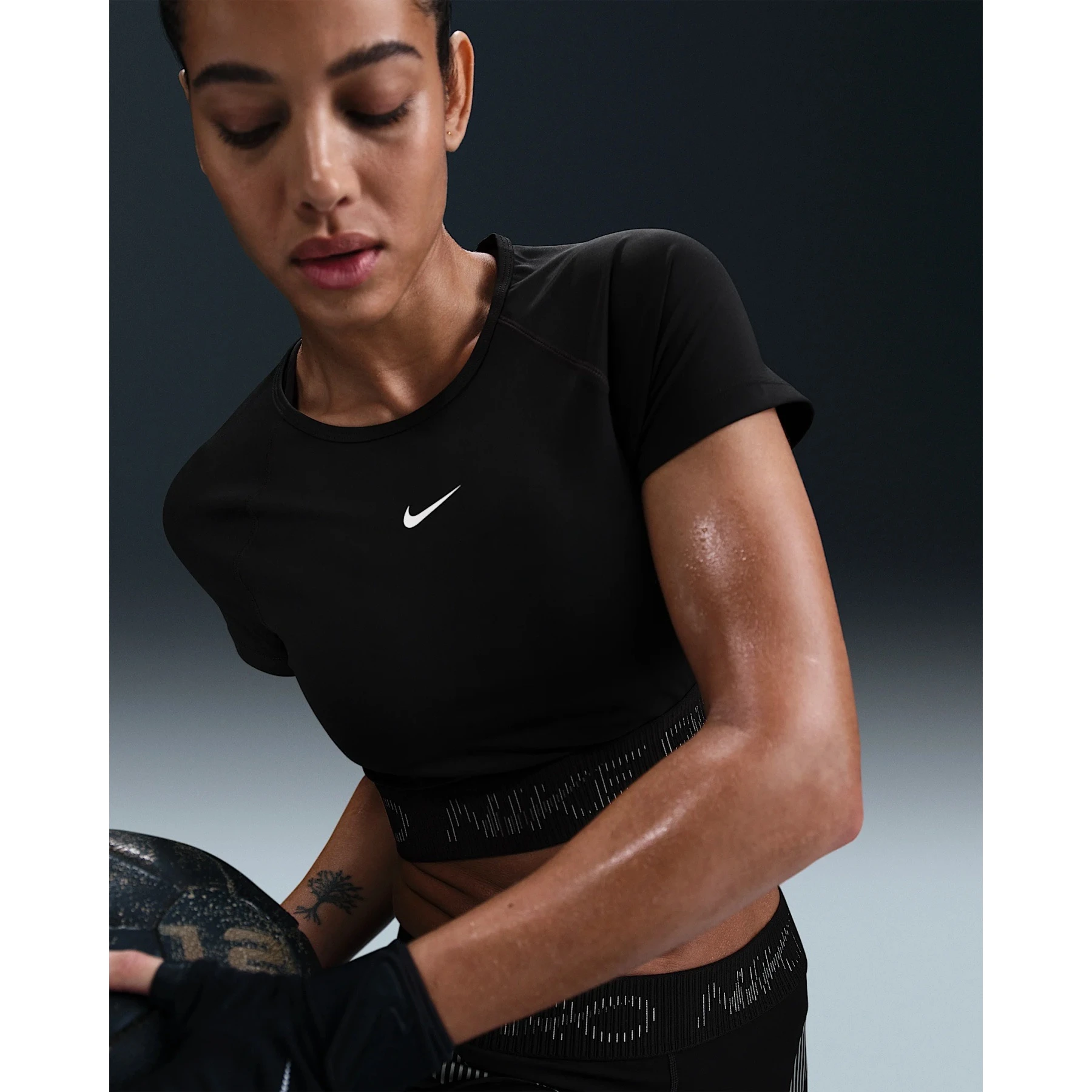 Спортивний топ жіночий Nike Np Dri-Fit Ss Crop Top Tt Gx Black (HM6369-010) — фото 4